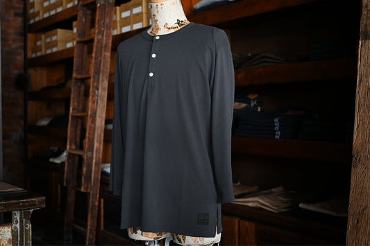 "MONOCHROME" RD Sleeping Tee